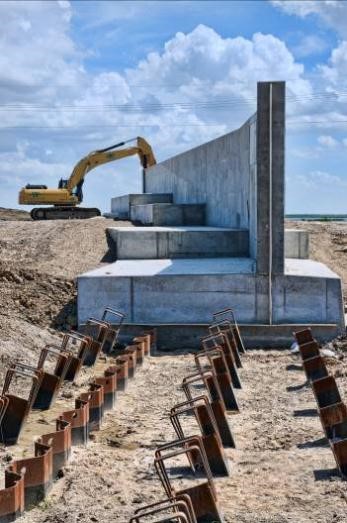 Concrete floodwall