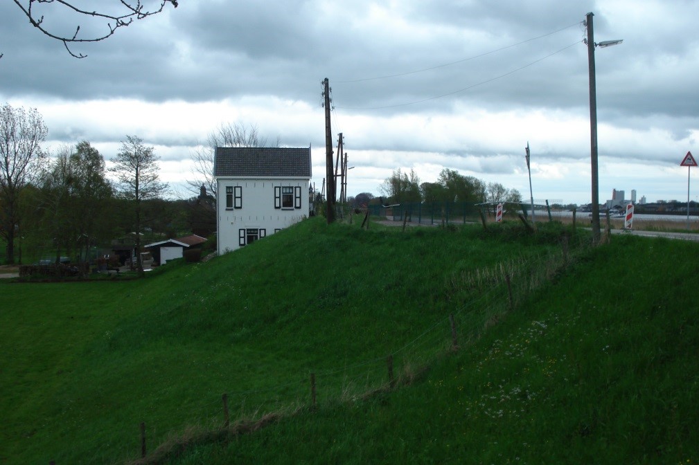 House present in the dike profile at Ammerstol (Source: M.Z. Voorendt)