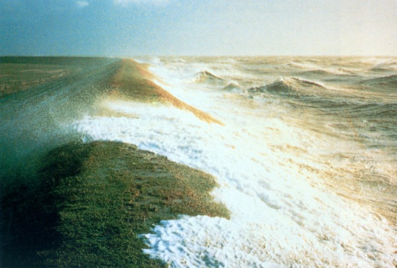 Wave overtopping at Hartlepool, UK (source: HR Wallingford)